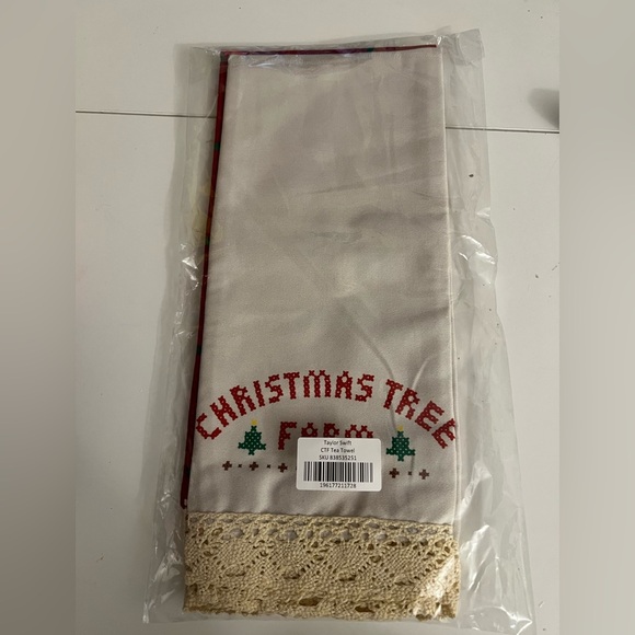 Taylor Swift Christmas Tree Farm Tea Towel Set - Picture 2 of 2